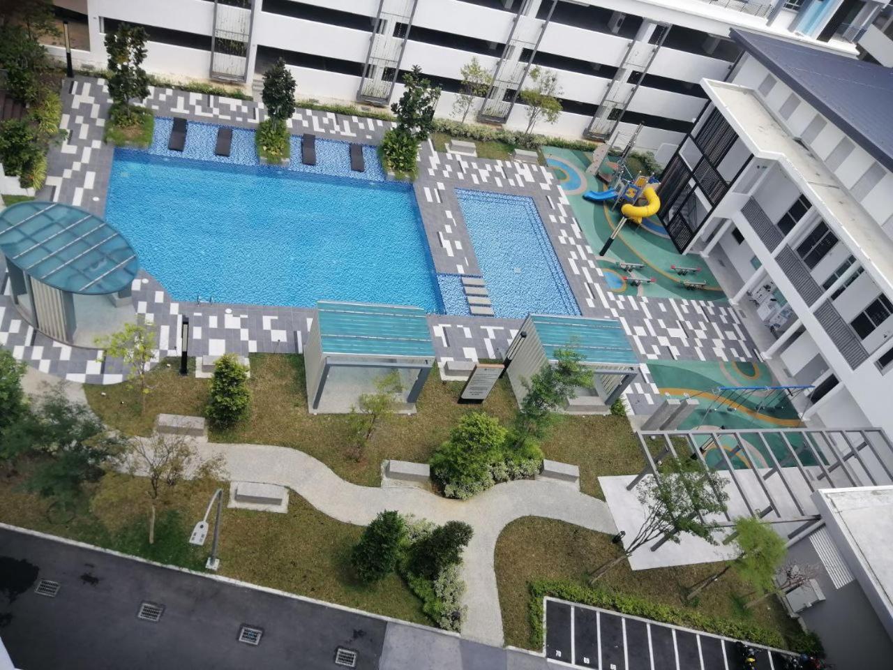 Pangsapuri Pool View 5-6 Pax Luxury